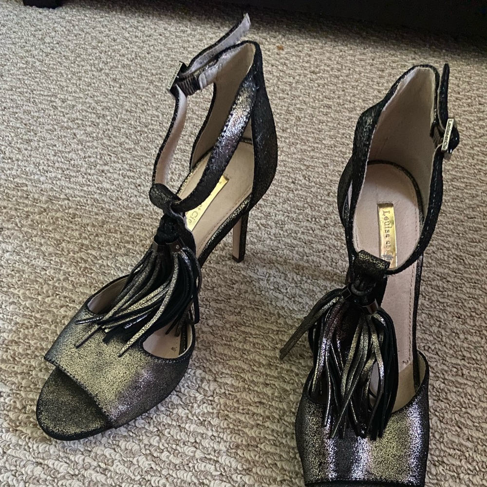 Louise et Cie peep toe sandals with tassel, Gold with black hues
